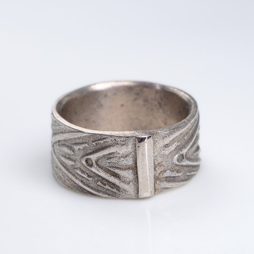 Ring aus Goldie White Iron